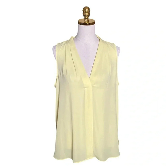 VINCE CAMUTO | INVERTED-PLEAT SLEEVELESS BLOUSE IN WILD DAISY SIZE M - Picture 2 of 8